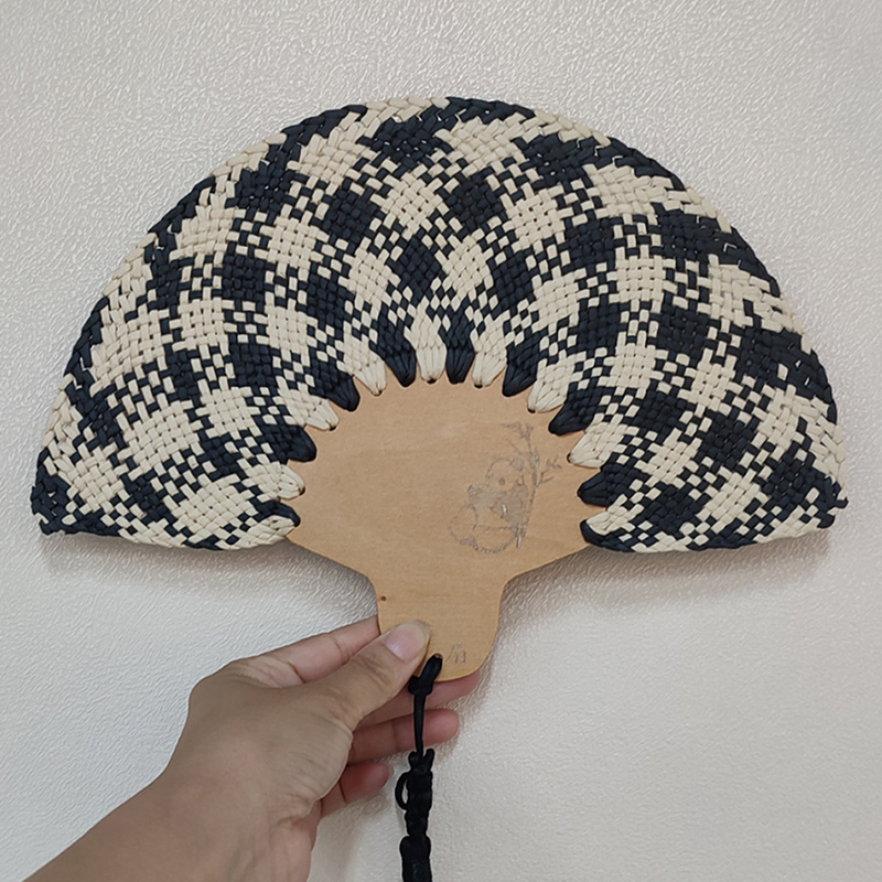 Custom Handwoven Made Elegant Gift Summer Natural Raffia Straw Palm Hand Fan for Wedding - Image 4